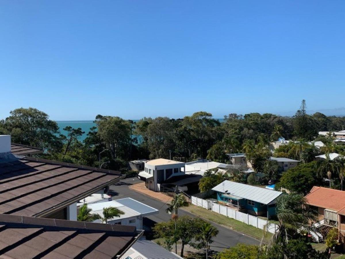 ハービー・ベイ グランド メルキュール アレグラ ハービー ベイアパートホテル エクステリア 写真 View of the bay from the town