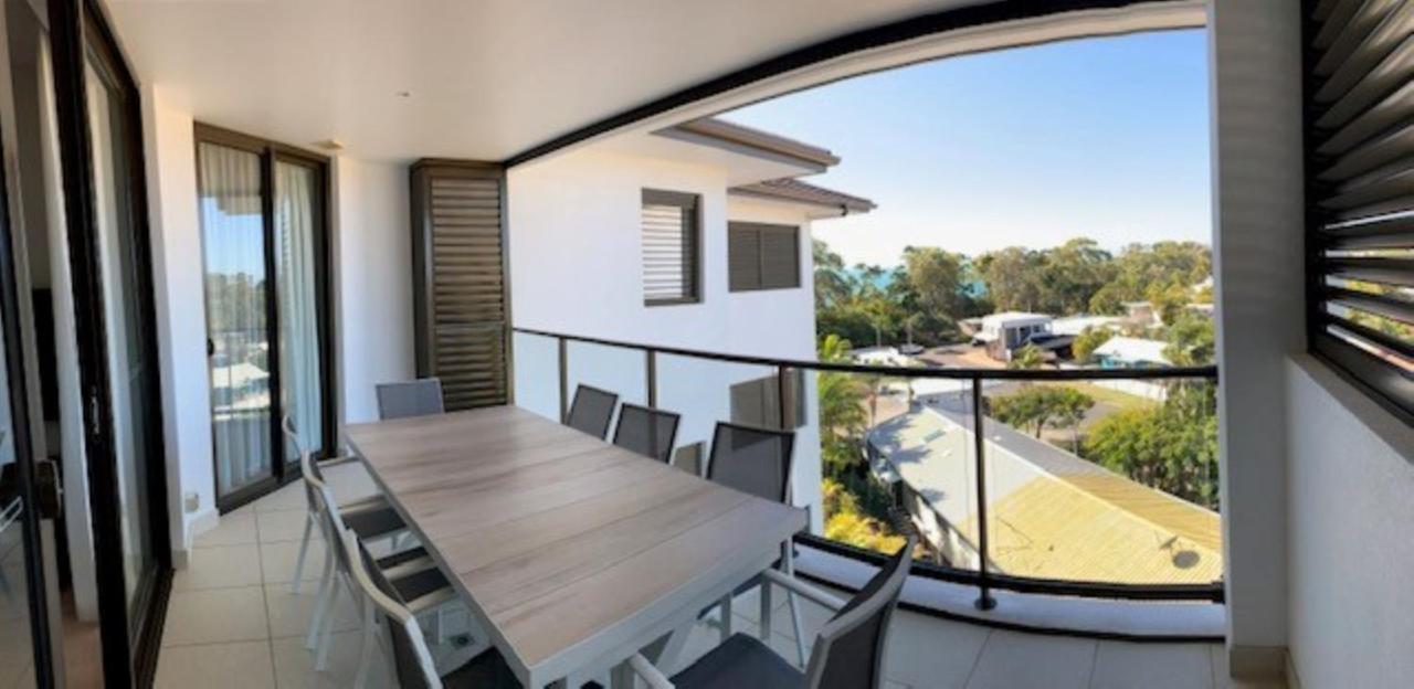 ハービー・ベイ グランド メルキュール アレグラ ハービー ベイアパートホテル エクステリア 写真 A balcony