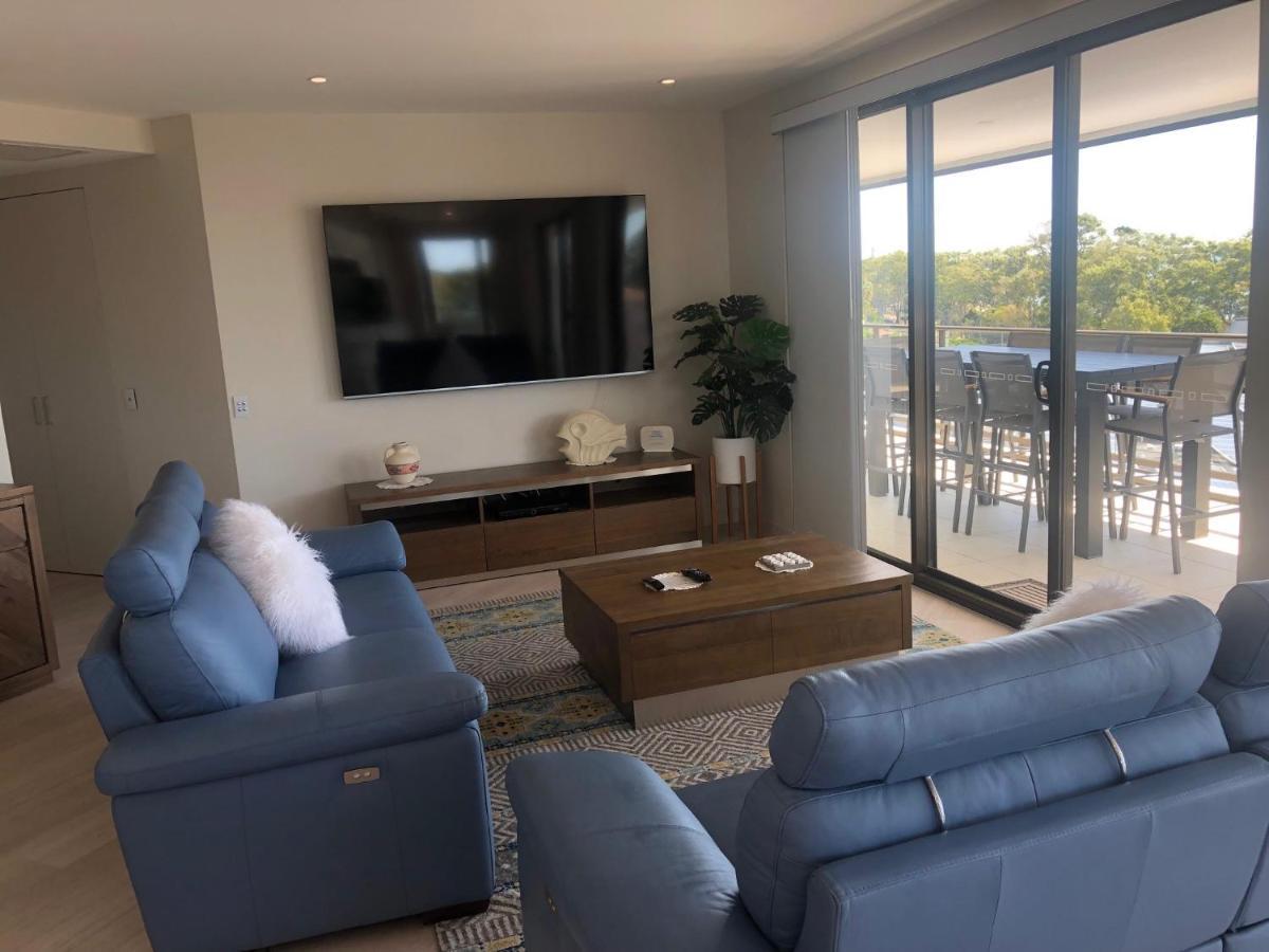 ハービー・ベイ グランド メルキュール アレグラ ハービー ベイアパートホテル エクステリア 写真 Living room at the Ritz-Carlton, South Beach
