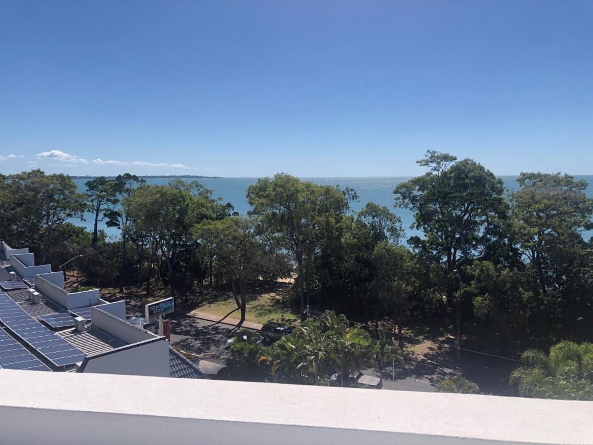 ハービー・ベイ グランド メルキュール アレグラ ハービー ベイアパートホテル エクステリア 写真 View of Moreton Bay from the University of Queensland St Lucia campus