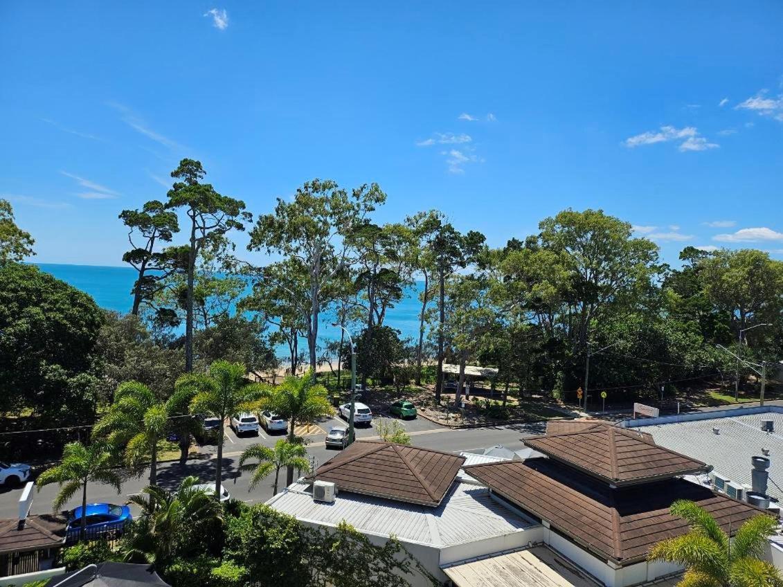 ハービー・ベイ グランド メルキュール アレグラ ハービー ベイアパートホテル エクステリア 写真 View of the beach from the hotel