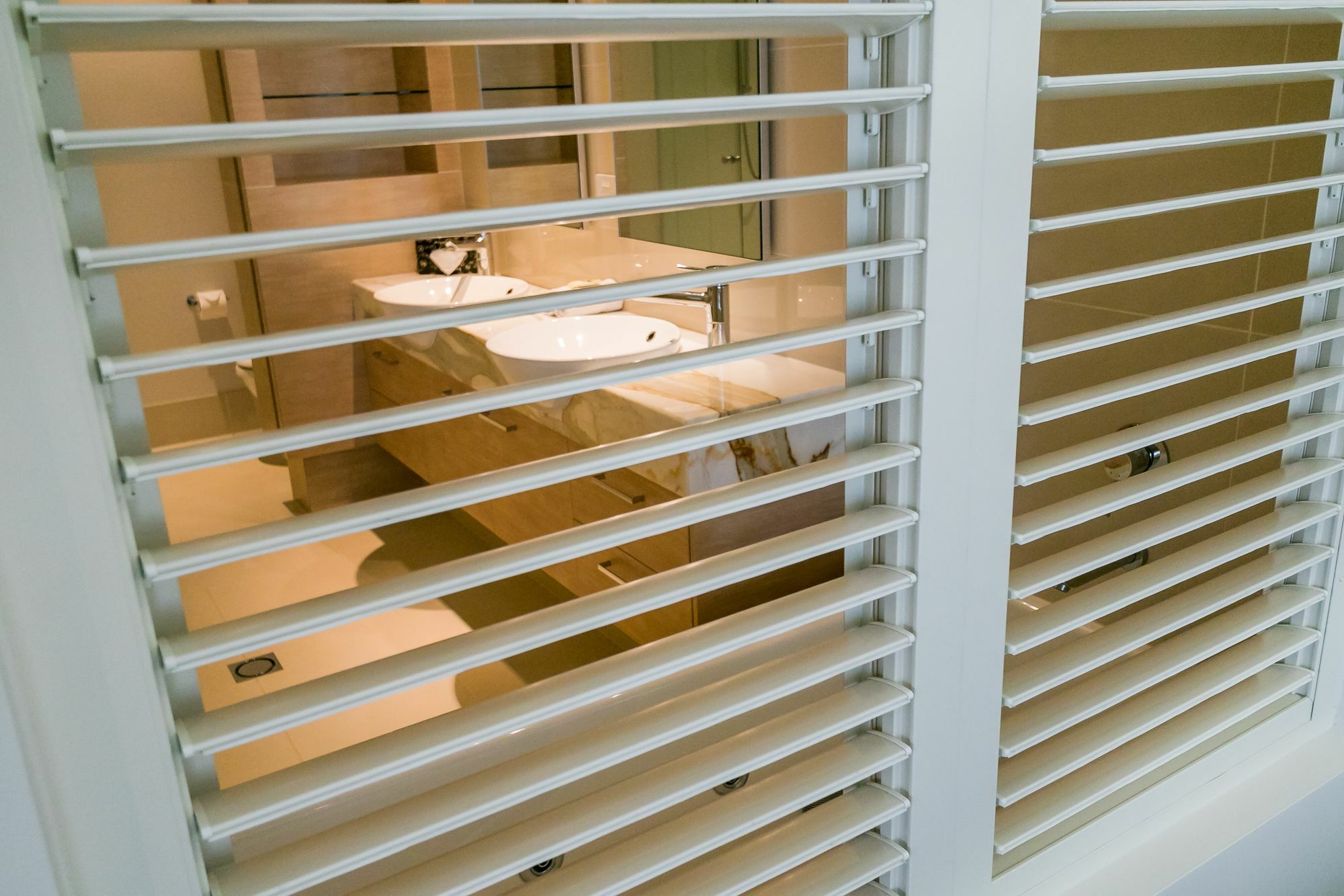 ハービー・ベイ グランド メルキュール アレグラ ハービー ベイアパートホテル エクステリア 写真 A window shutter