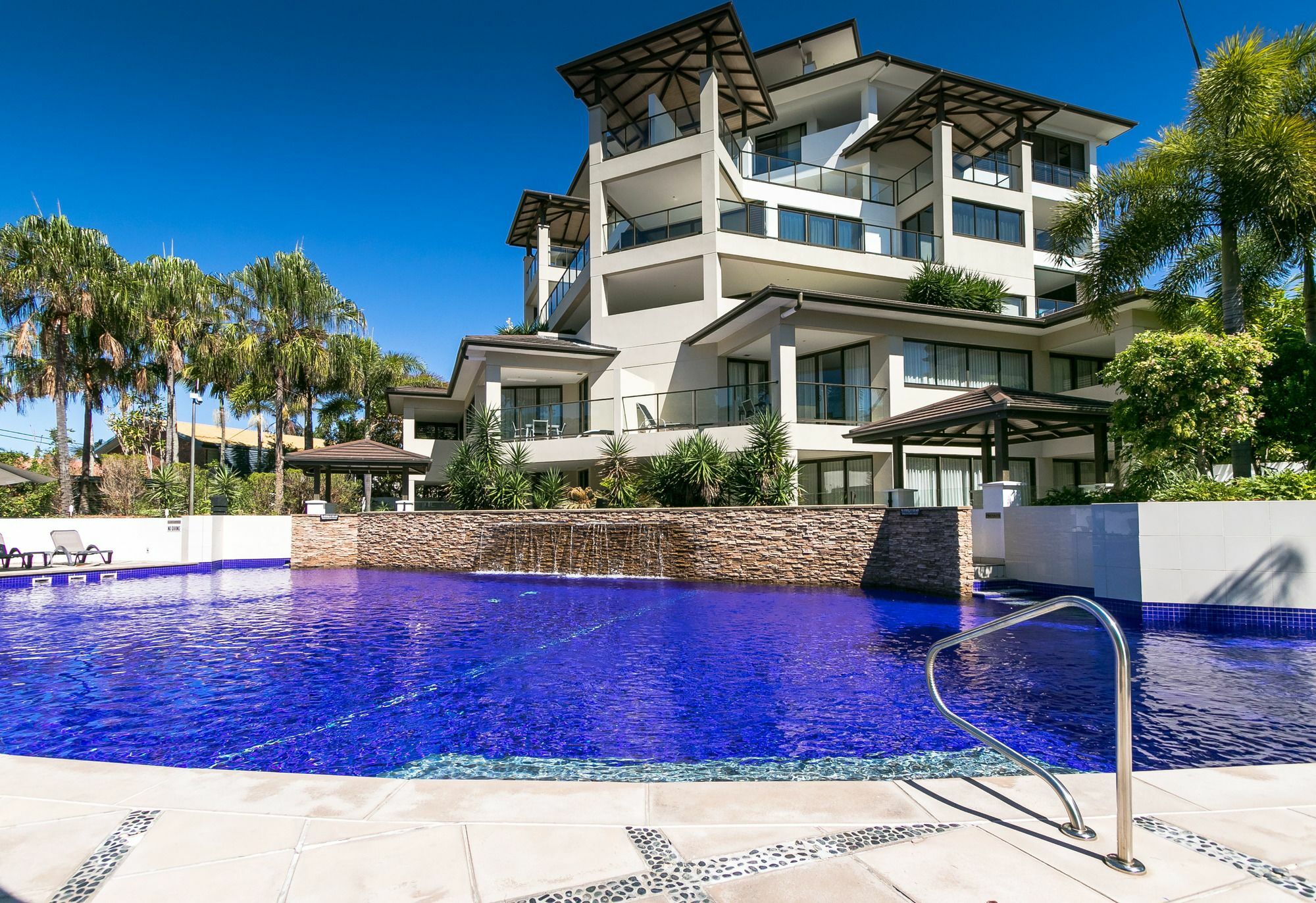 ハービー・ベイ グランド メルキュール アレグラ ハービー ベイアパートホテル エクステリア 写真 The pool at Peppers Mantra on Saltwater Island